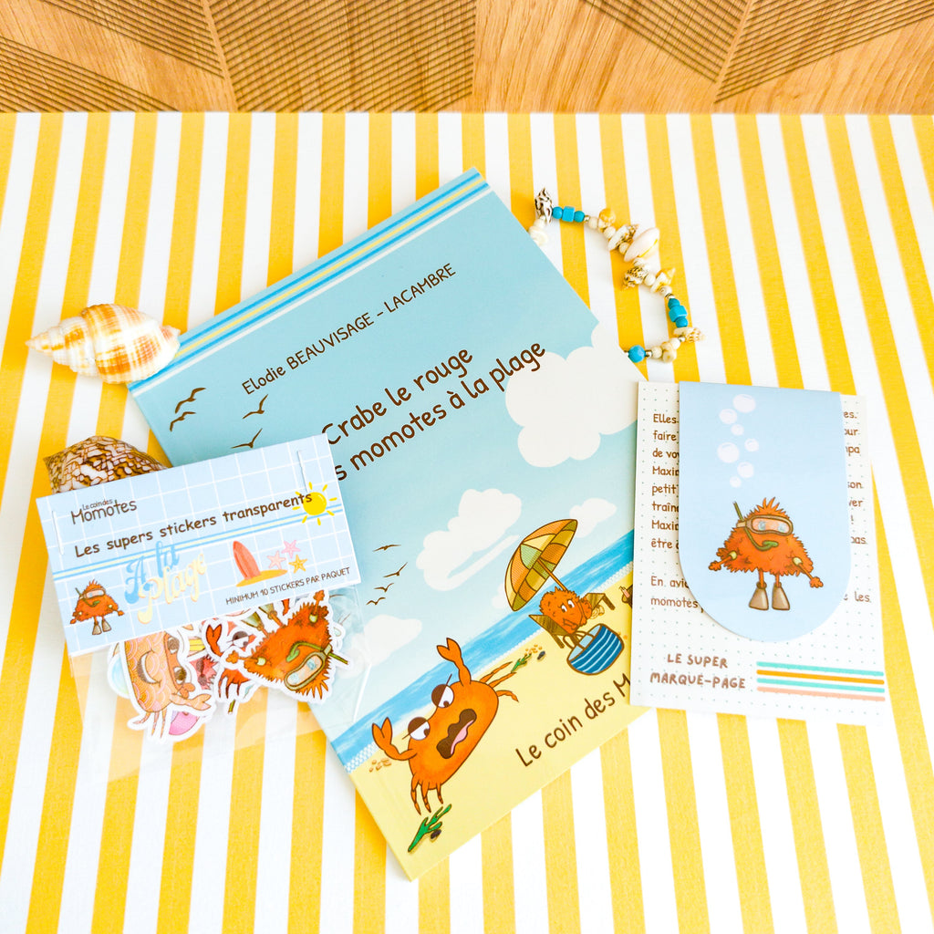Photo d'un livre de la collection du coin des momotes en mode pack avec marque-pages aimanté et un sachet de stickers.