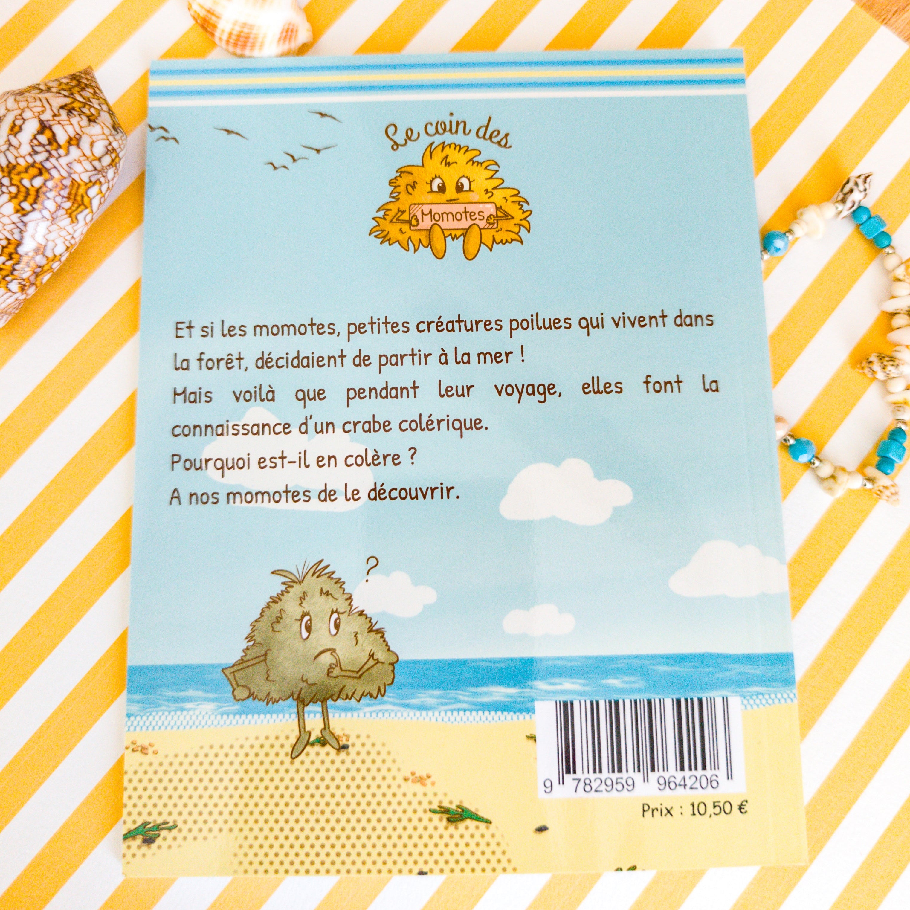 Quatrième de couverture du livre pour enfant Crabe le rouge et les momotes à la plage.