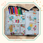 Feutres, crayons, stickers, les accessoires de la sacoche d'activités des enfants nomades.