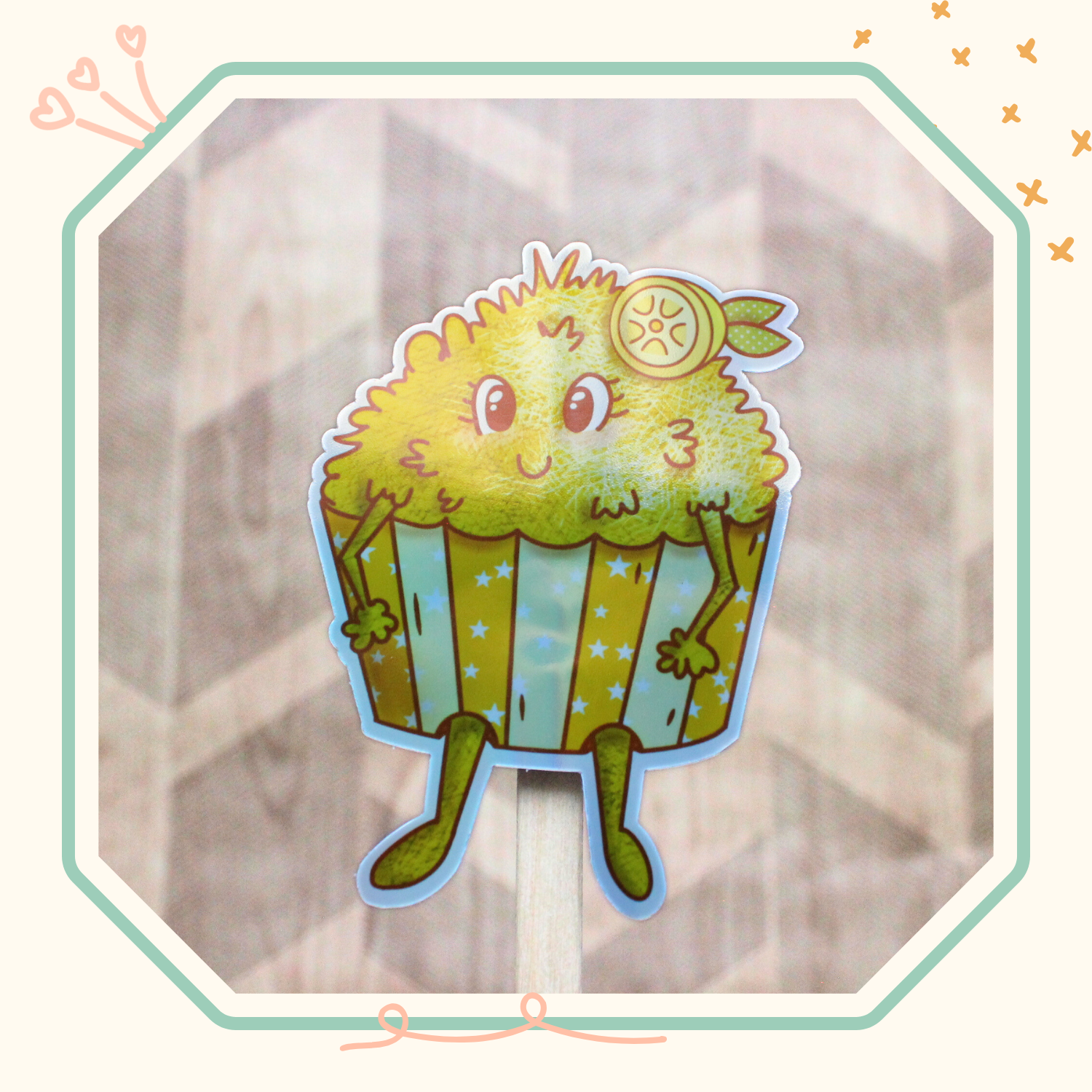 Un sticker momote cupcake holographique